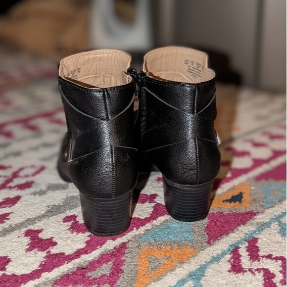 SOUL Naturalizer Women's Size 8 Calm Black Faux Leather Stacked Heel Ankle Boots - Picture 4 of 7